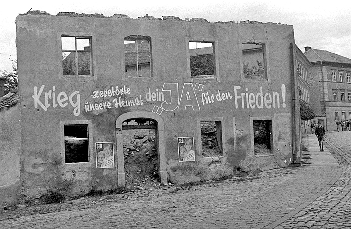 2510 01 - Krieg und Faschismus den Boden entzogen - Antifaschismus, DDR, Geschichte der Arbeiterbewegung - Theorie & Geschichte