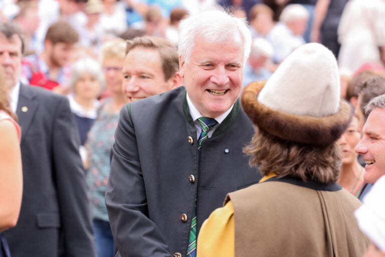 35729337041 7af3321925 o - Seehofer, ein Verfassungsfeind? - Klassenkämpfe - Klassenkämpfe