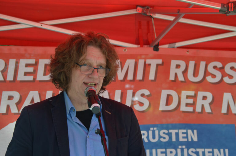 DSC 8959 - Eine Alternative zu der Herrschenden Politik - Antifaschismus, DKP, Geschichte der Arbeiterbewegung, Kundgebungen - Wirtschaft & Soziales