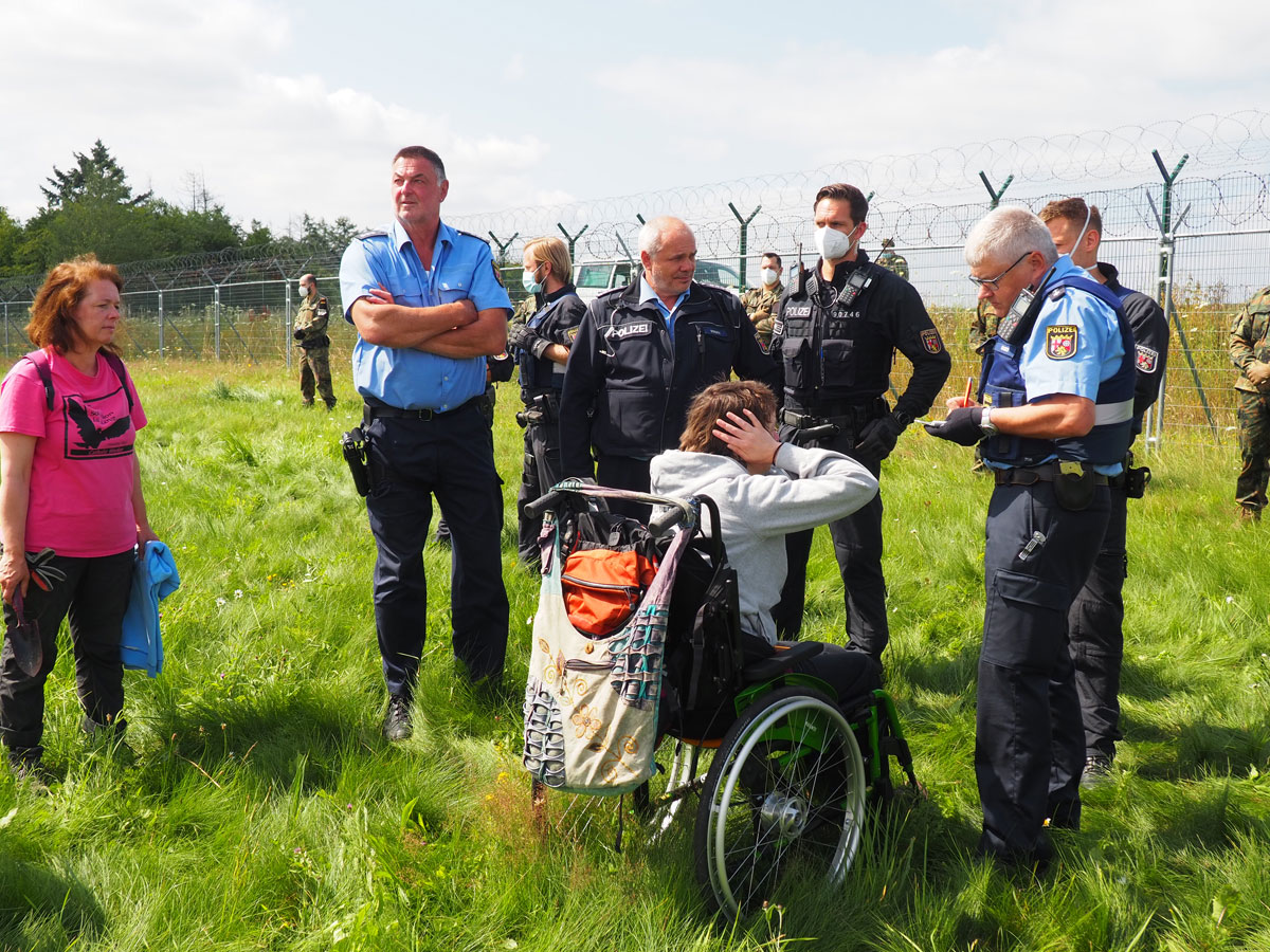 51322091029 e9d12c7749 o - Drei Aktivistinnen in Büchel festgenommen - Atomwaffen, Proteste - Blog, Neues aus den Bewegungen