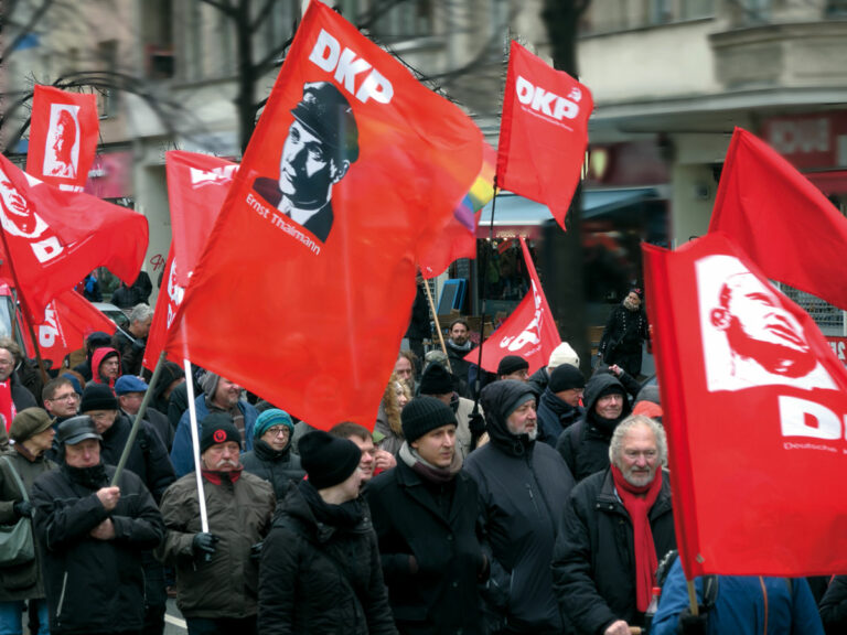 DKP Fahnen - „Jetzt erst recht!“ - Bundestagswahl - Bundestagswahl