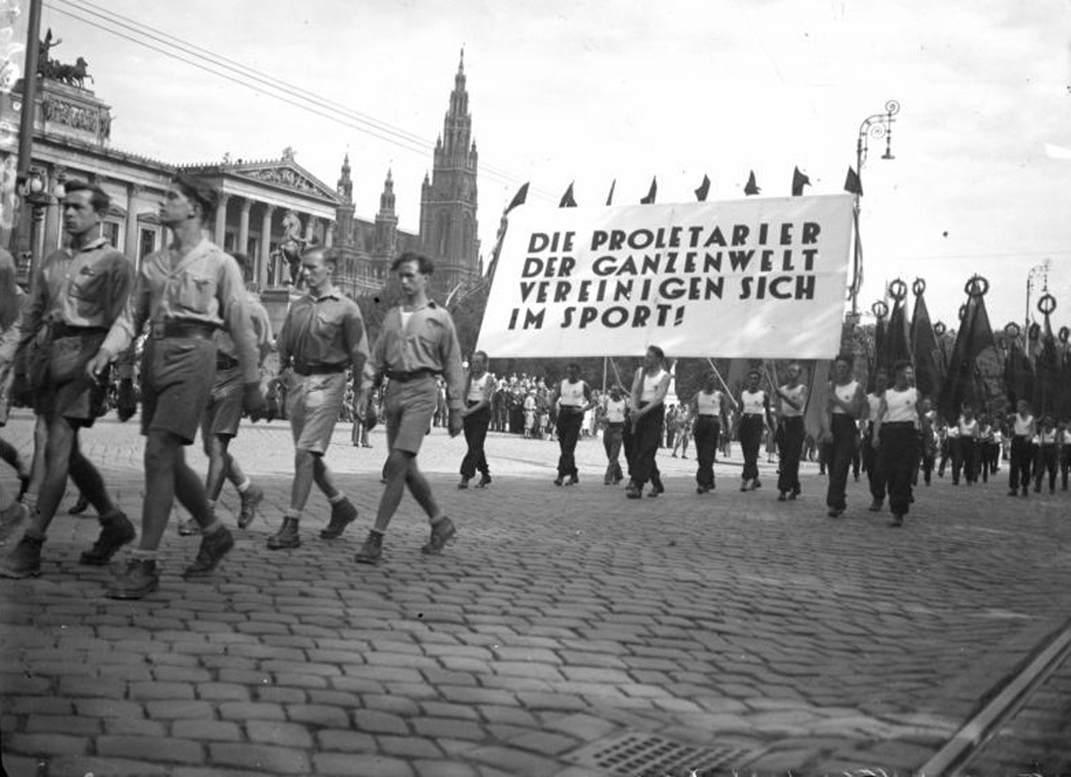 Opening march 1931 Vienna - Die Rote Sportinternationale - Geschichte der Arbeiterbewegung, Sport - Hintergrund