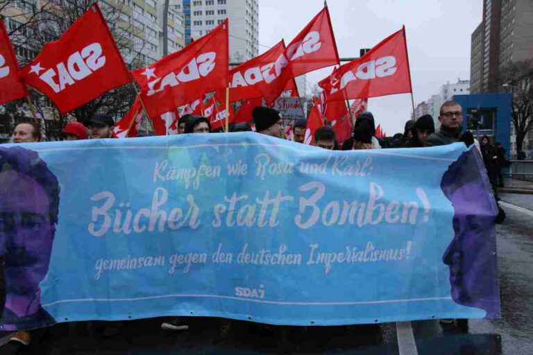 321001 SDAJ NEU - In Wintersachen durch Berlin - Geschichte der Arbeiterbewegung, Jugend, Marxismus - Vermischtes