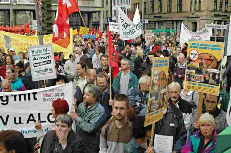 350301 - Ein Armutsprogramm - Armut, Bundesregierung, Niedriglohn - Politik