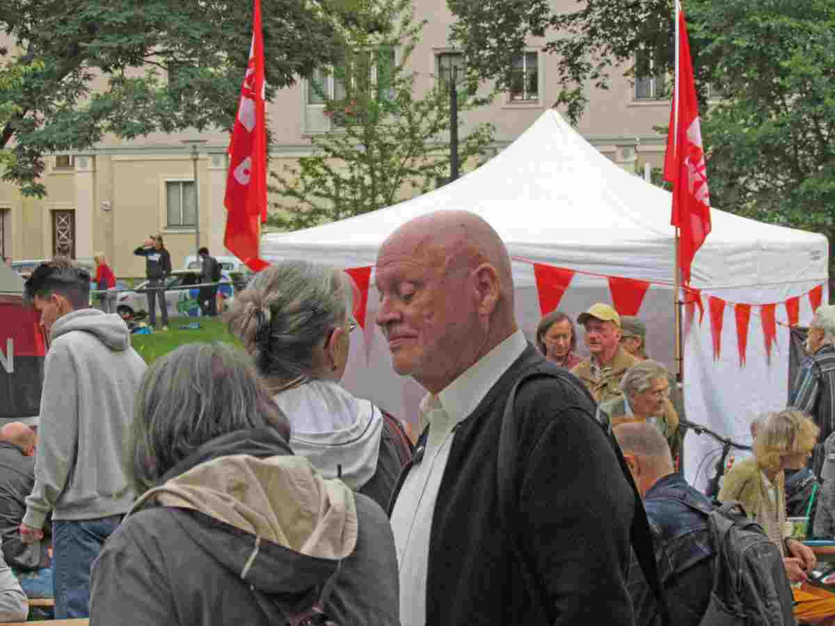 3508 Berlin10 - Feste feiern! - DKP, Jugend, Sommerfest - Im Bild