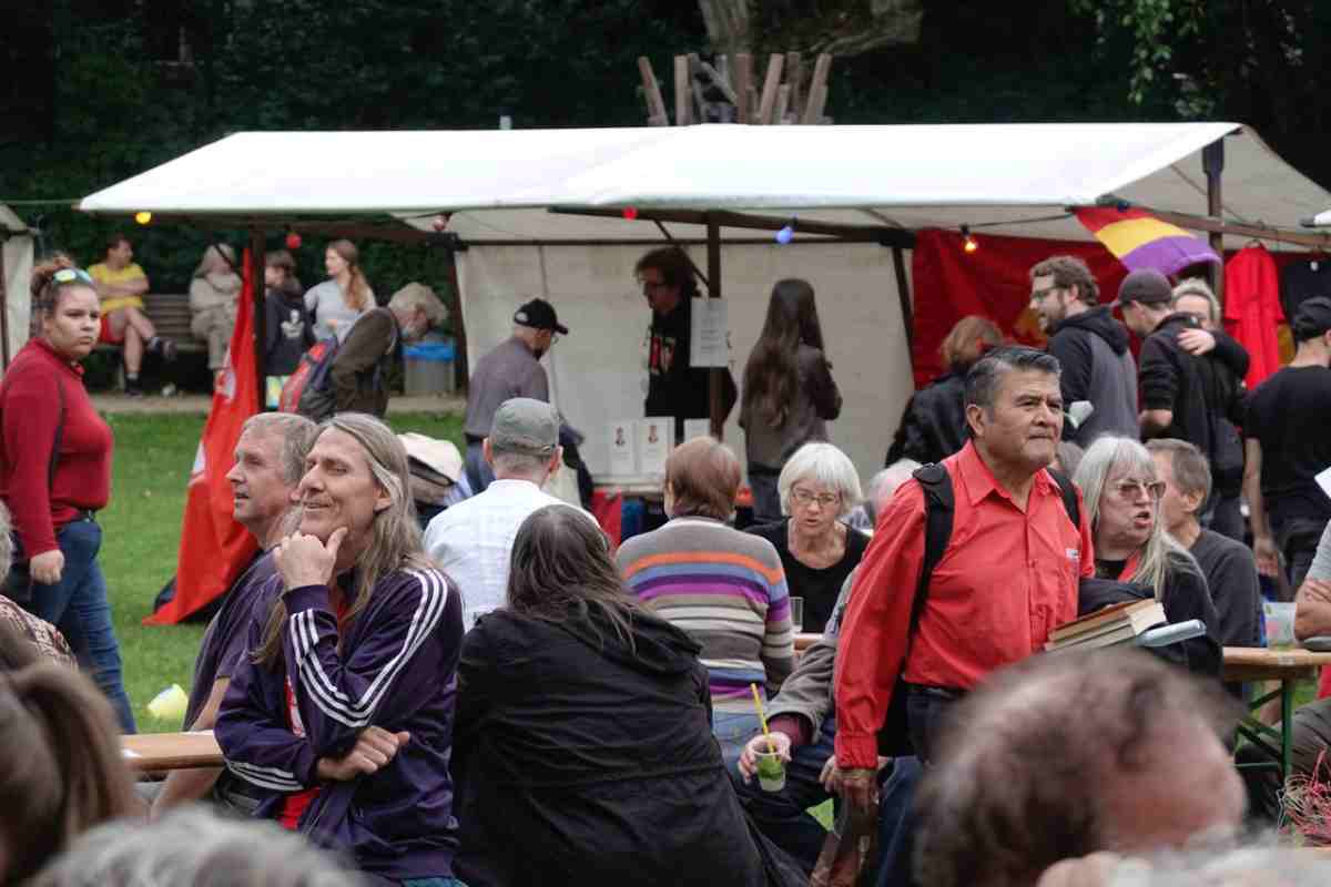 3508 Berlin12 - Feste feiern! - DKP, Jugend, Sommerfest - Im Bild