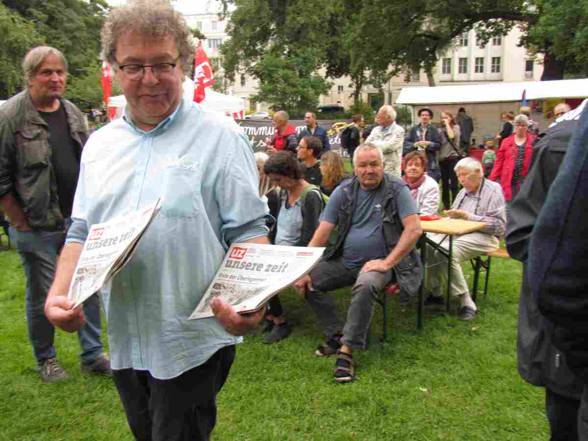 3508 Berlin5 - Feste feiern! - DKP, Jugend, Sommerfest - Im Bild