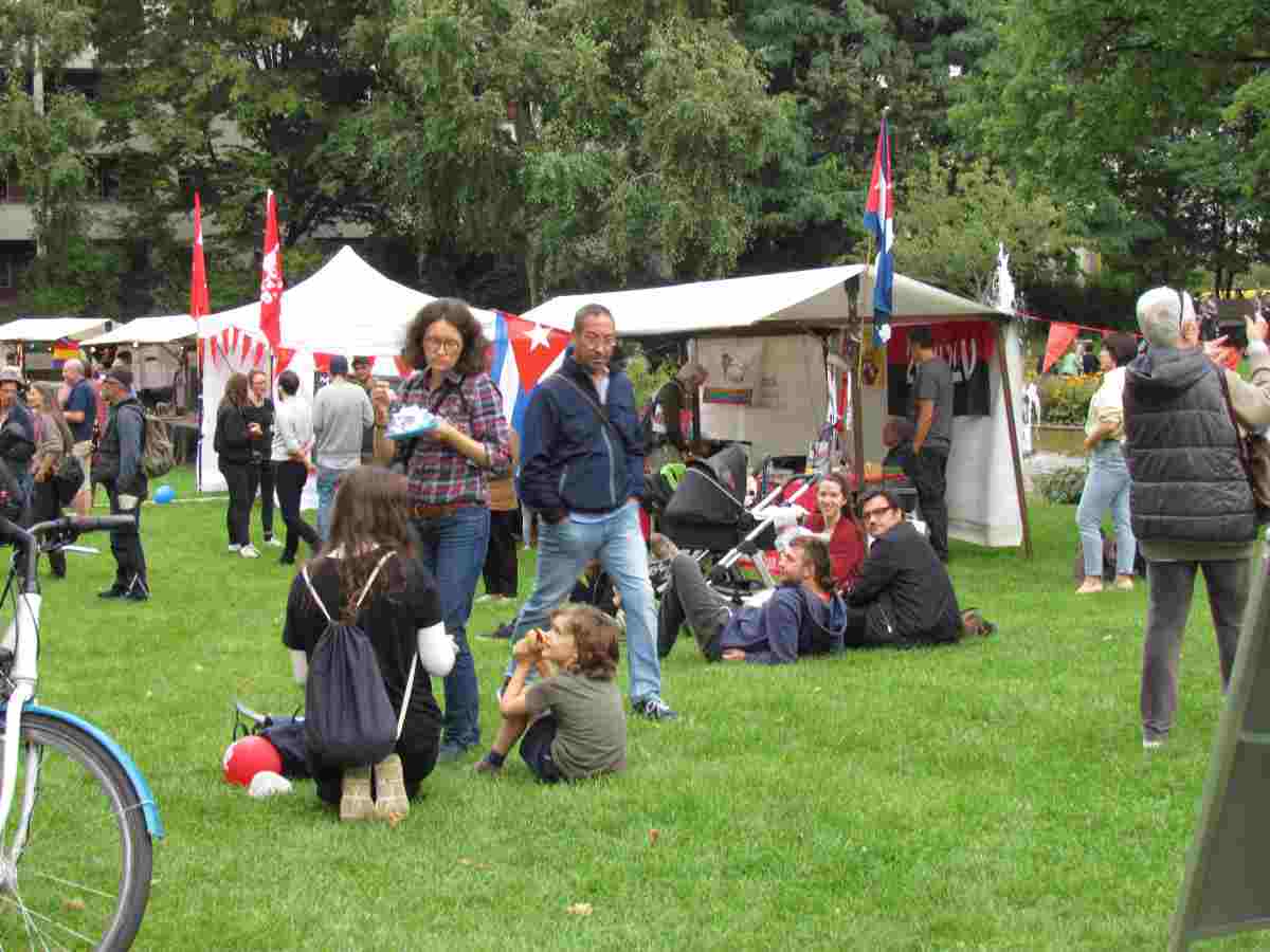 3508 Berlin7 - Feste feiern! - DKP, Jugend, Sommerfest - Im Bild