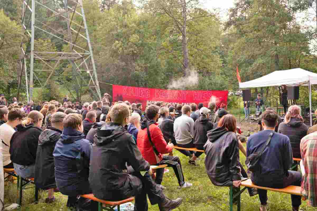 3508 SDAJ4 - Feste feiern! - DKP, Jugend, Sommerfest - Im Bild