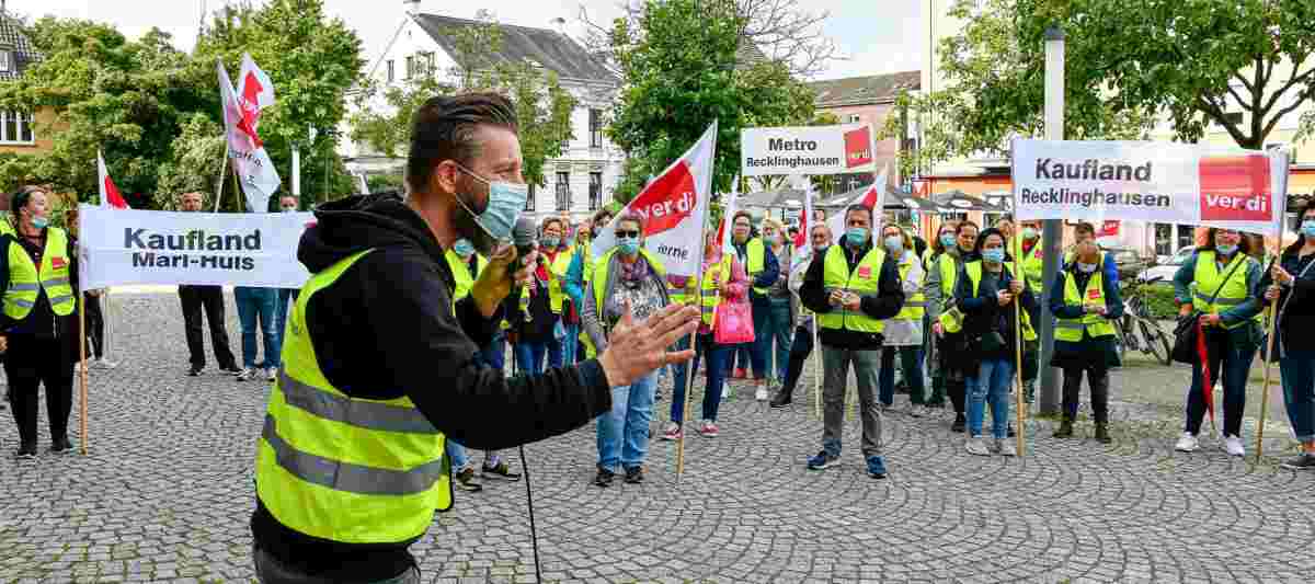 360201 - Ein komplizierter Kampf - Einzelhandel, Streik, Tarifkämpfe - Wirtschaft & Soziales