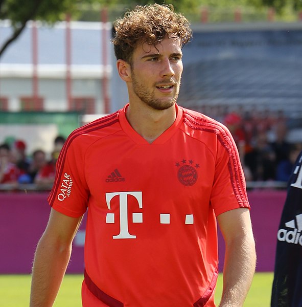 591px Leon Goretzka Training 2019 09 01 FC Bayern Muenchen 2 cropped - Bloodsports - Fußball - Vermischtes