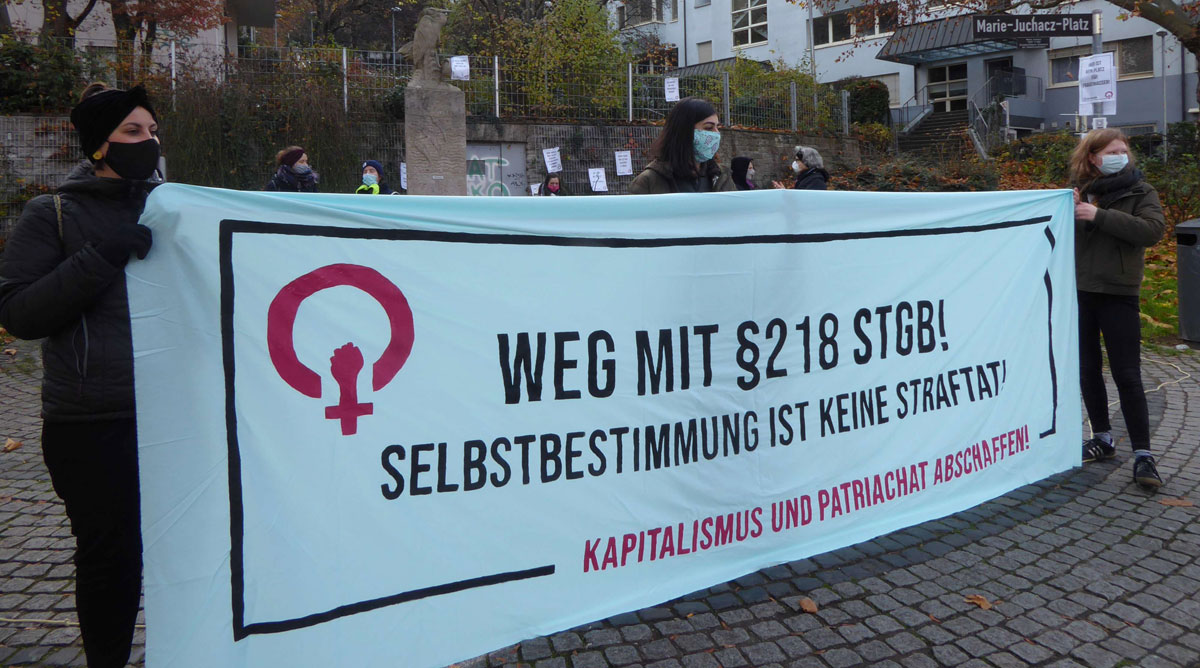 Transpi weg mit §218 kompr - Weg mit dem §218 - Frauenrechte, Proteste - Blog, Neues aus den Bewegungen