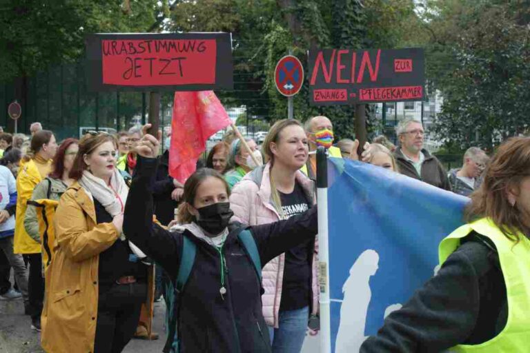 400303 Bildmeldung - Starker Auftakt gegen die Pflegekammer in NRW - Proteste - Proteste