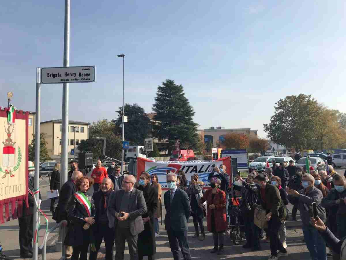 Platz nach den kubanischen Henry-Reeve-Brigaden benannt