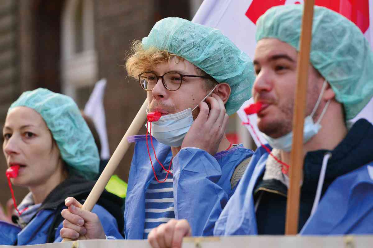 4701 Titel - Aus Zorn wird Kampf - §dpa, Arbeitskämpfe, Gesundheitswesen, Krankenhaus, Streik, Tarifkämpfe - Wirtschaft & Soziales