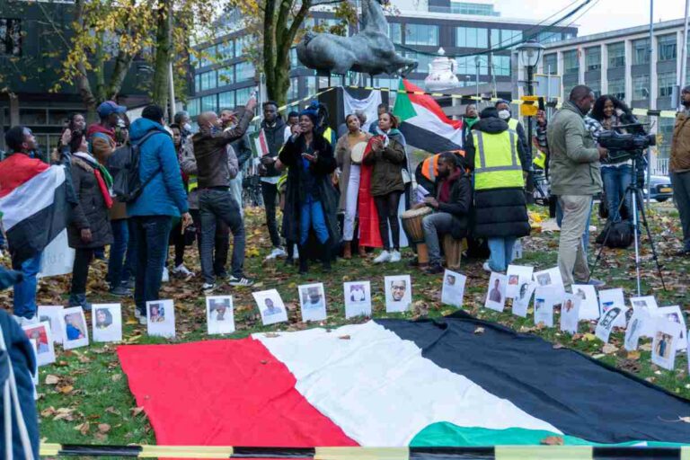 470601 - Massenproteste gegen Militärputsch - Bürgerkrieg, Sudan - Aktion