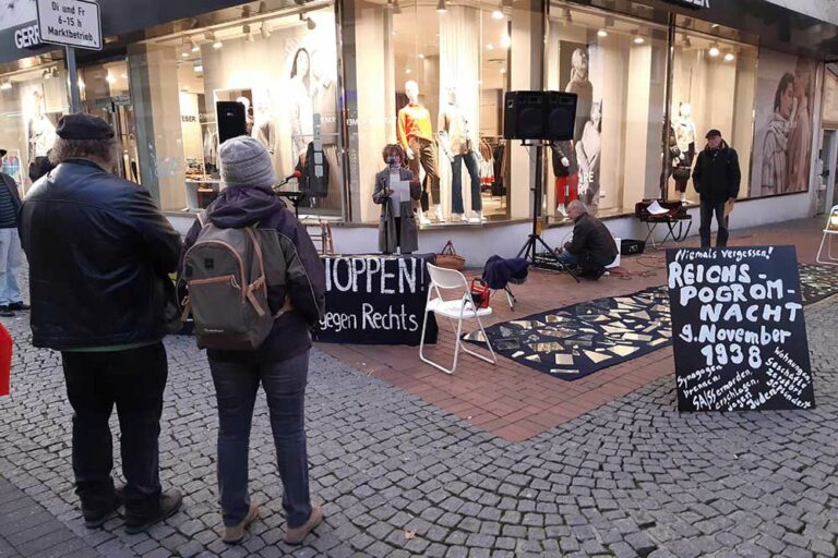 4715scherbenspur dortmund - „Bündnis Dortmund gegen rechts“ erinnerte an Pogromnacht - Dortmund, Pogromnacht, Steinwache - Wirtschaft & Soziales