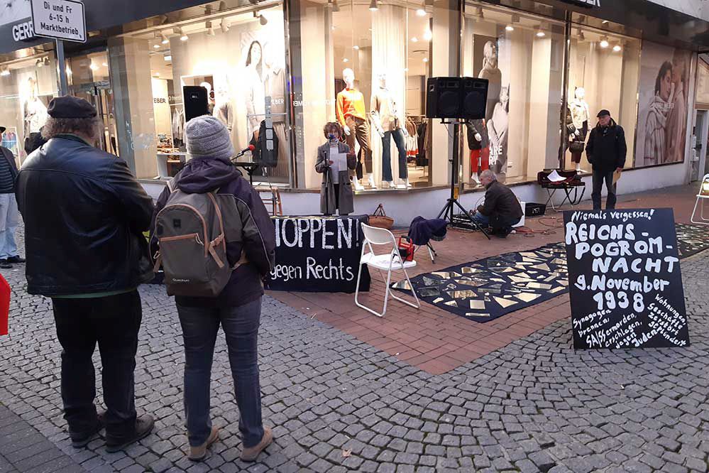 4715scherbenspur dortmund - „Bündnis Dortmund gegen rechts“ erinnerte an Pogromnacht - Dortmund, Pogromnacht, Steinwache - Aktion