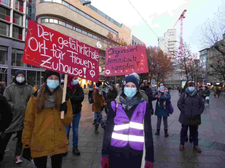 480503 frauen - „Gewalt gegen Frauen* ist Alltag – We fight back“ - Frauen, Frauenrechte - Wirtschaft & Soziales