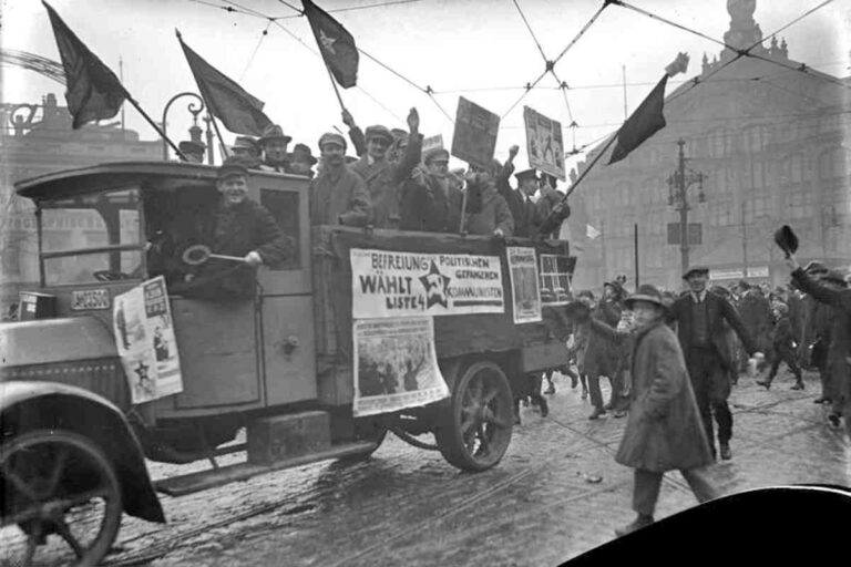 5110 Bundesarchiv Bild 102 00888 Berlin Wahlwerbung fuer KPD - Durch Teilkämpfe zur Revolution - Geschichte der Arbeiterbewegung - Geschichte der Arbeiterbewegung