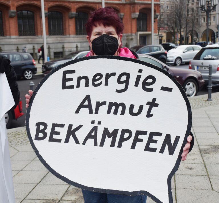 0301 keller Energiearmut stoppen hiksch - Almosen helfen nicht beim Heizen - Energiepreisstoppkampagne - Wirtschaft & Soziales