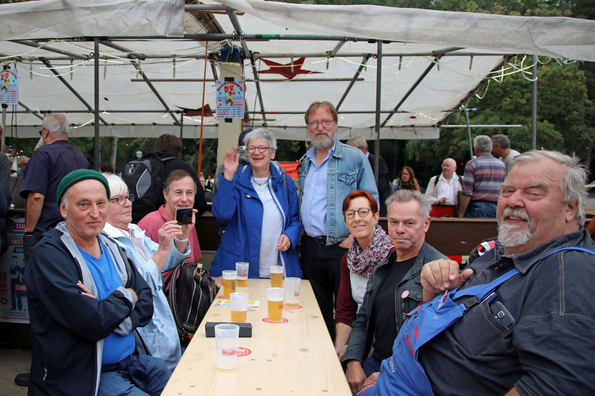 03 15 Pressefest - Vorwärts zum Pressefest - UZ-Pressefest - Aktion