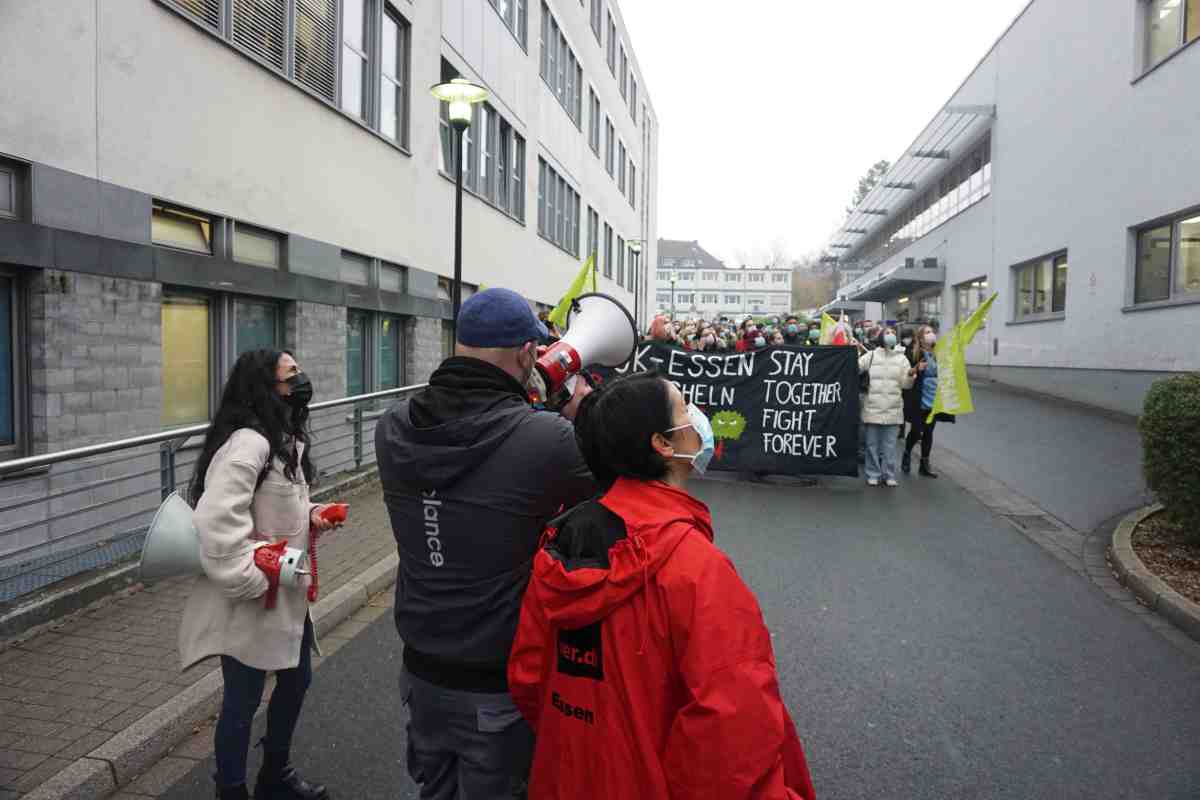 040201 Entlastung - „Ihr habt 100 Tage Zeit – sonst streikt’s!“ - Klinikstreik, Nordrhein-Westfalen - Wirtschaft & Soziales