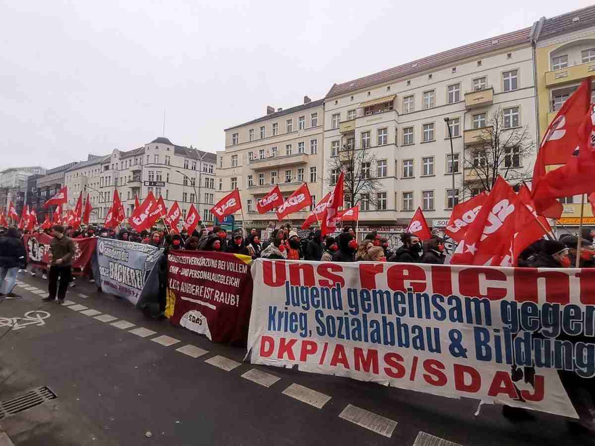 0405 Demo SDAJ - Ein guter Auftakt - Demonstration, DKP, Energiepreisstoppkampagne, Jugend - Blog, DKP in Aktion