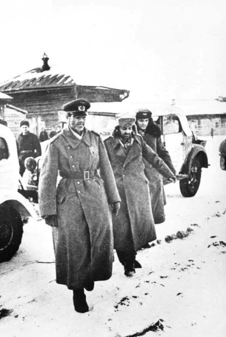 041002 Bundesarchiv Bild 183 F0316 0204 005 Russland Paulus in Kriegsgefangenschaft - Von Stalingrad in die DDR - Friedenskampf - Friedenskampf