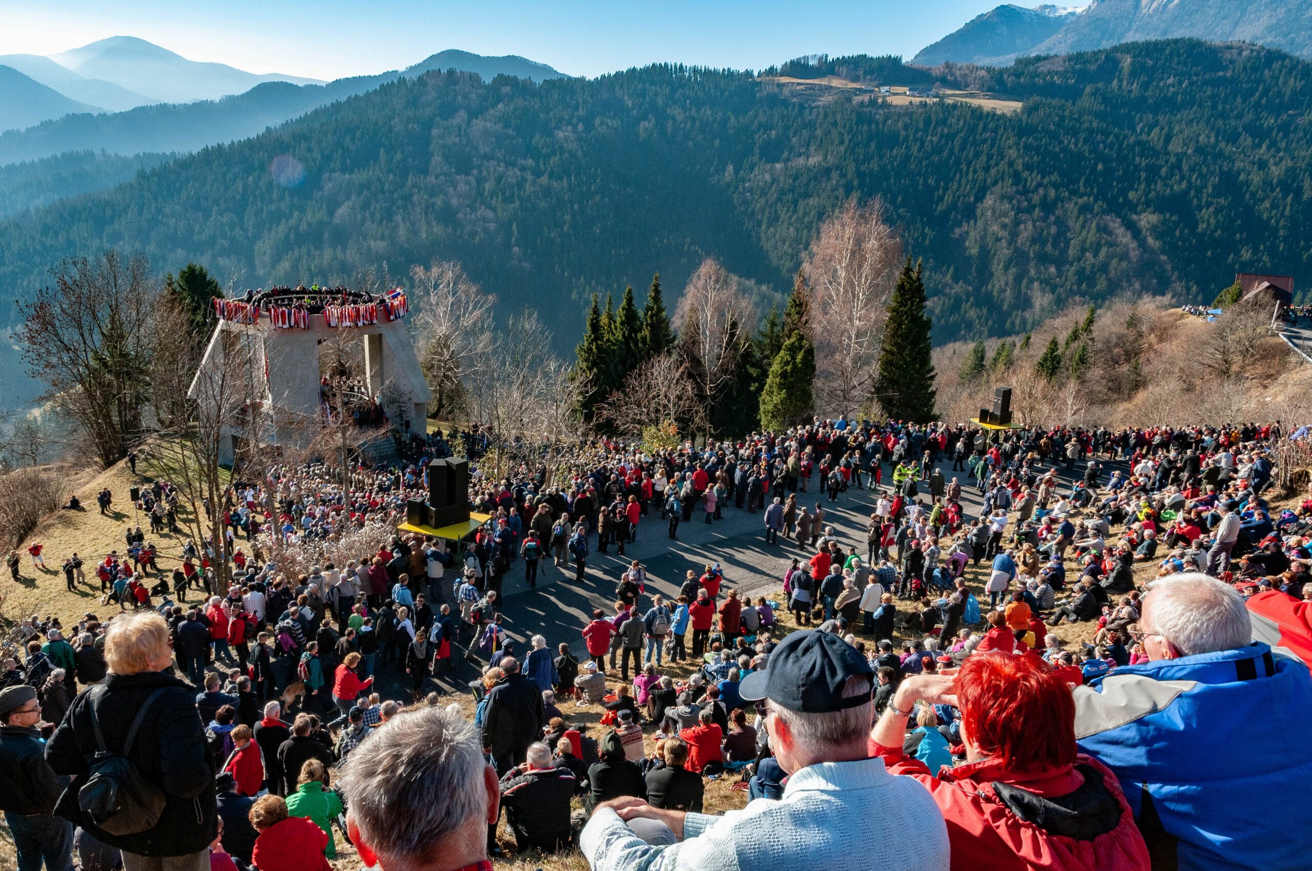 0801 DSC 7527 3 scaled - „Man spürt, wie wichtig das den Menschen ist“ - Antifaschismus, Dražgoše, Ernest Kaltenegger, Gedenken, Partisanen, Slowenien - Internationales