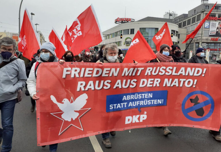 lll1 - Gegen Krieg und Krise - DKP in Aktion - DKP in Aktion