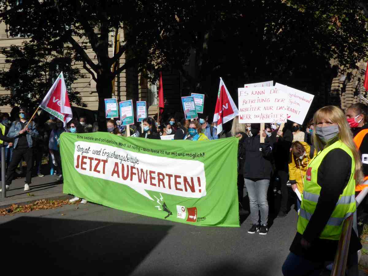 050302 SuE - Gegen Mangel und Frust - Tarifrunde Sozial- und Erziehungsdienste - Wirtschaft & Soziales