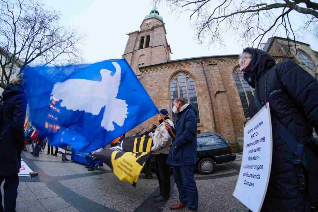 080503 m1 mahnwache gegen den krieg 060 160222 dscf0060 dxo 1 - Frieden mit Russland! - Frieden mit Russland, Friedensbewegung - Aktion