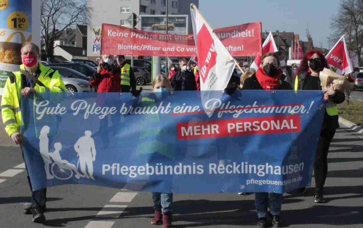 100303 Bildmeldung - „Gute Pflege braucht mehr Personal und keine Kammer!“ - Demonstration, Pflege, Pflegekammern, Pflegenotstand - Wirtschaft & Soziales