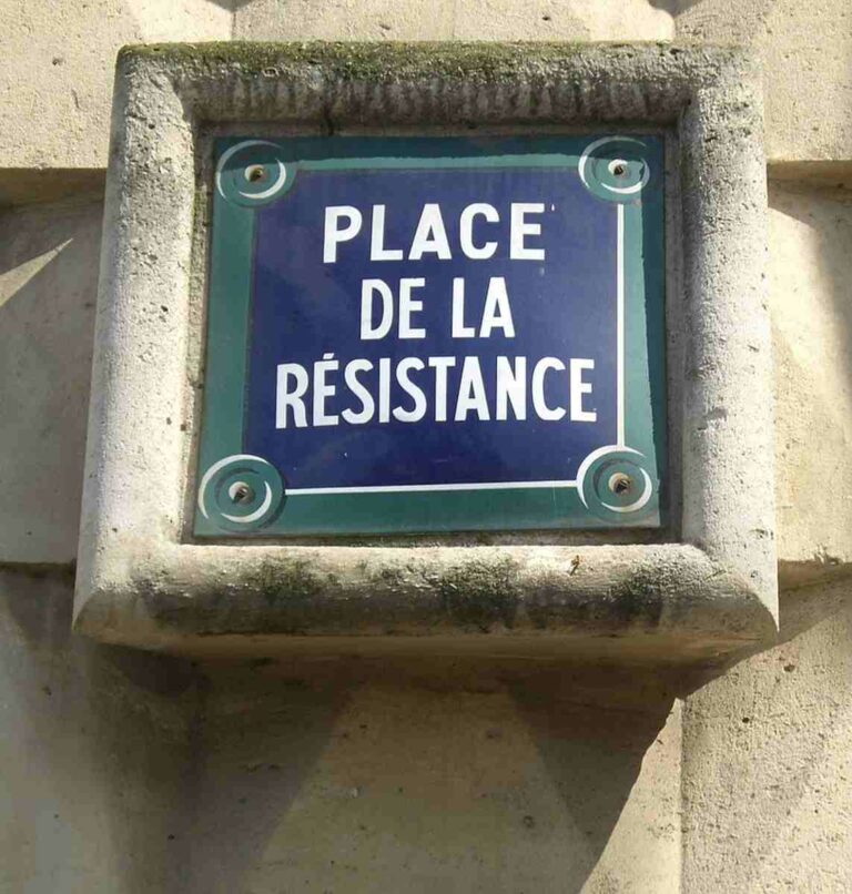 1010 Place de la Resistance Paris 7 - Waffen für die Résistance - Antifaschismus - Antifaschismus