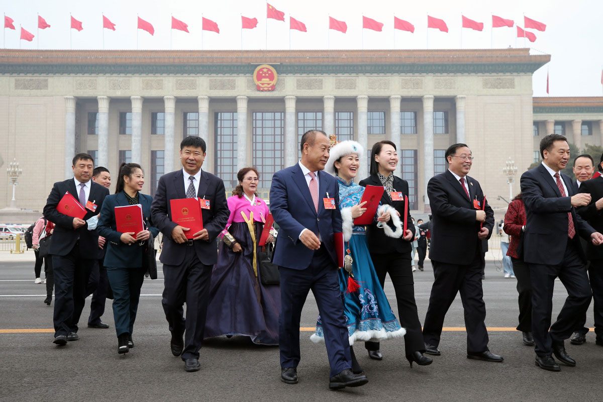 110602 NVK2 - Gegen den Trend - Nationaler Volkskongress, VR China - Internationales