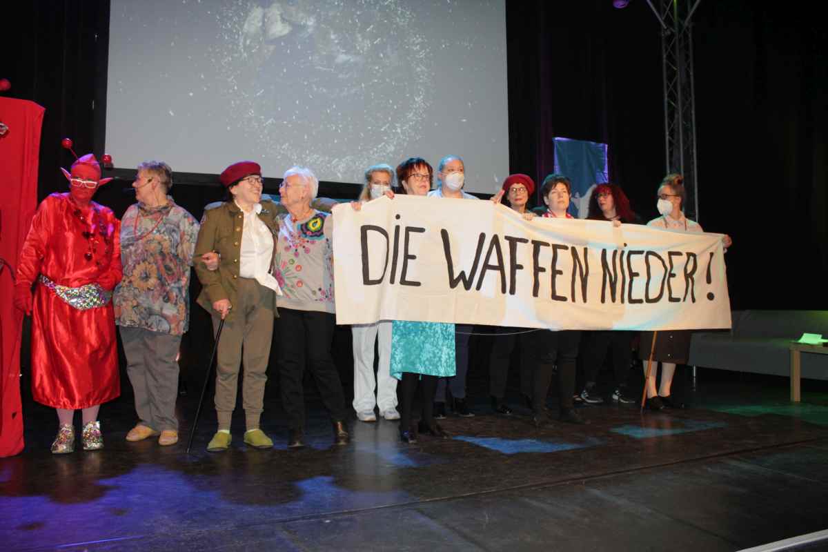 110903 - Wozu sind Kriege da? - DKP Essen, Internationaler Frauentag, Matinée, Theater - Im Bild
