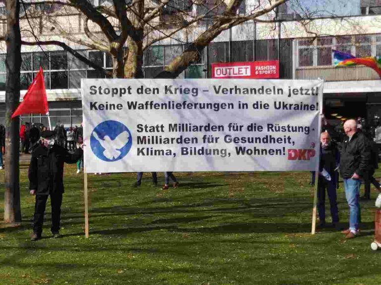 111301 Demo Stuttgart1 - Plötzlich dazwischen - Friedenskampf - Friedenskampf