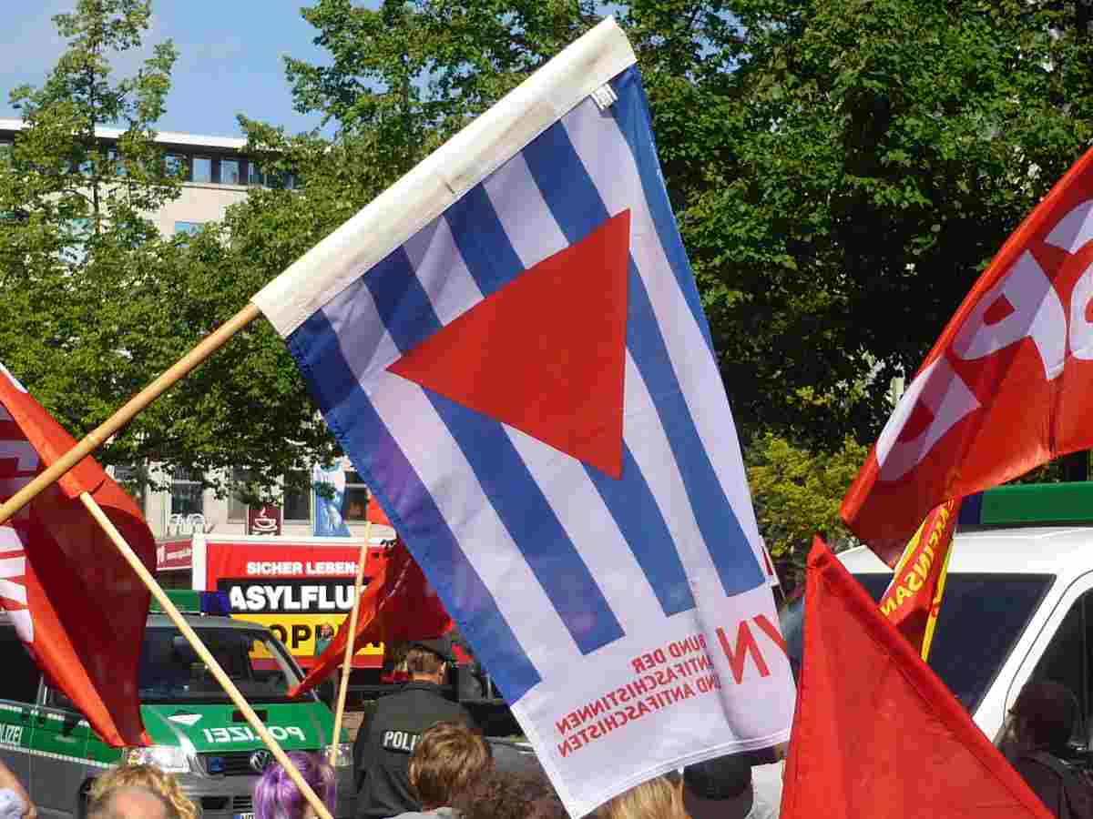 12 08 VVN Protest gegen die NPD Kundgebung am 17.8.2013 - Solidarität gegen Repression - UZ vom 25. März 2022 - UZ vom 25. März 2022