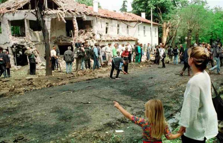 12 10 Jugos 05 - Der Krieg, der keiner sein sollte - Jugoslawien, Kriege und Konflikte, NATO - Im Bild