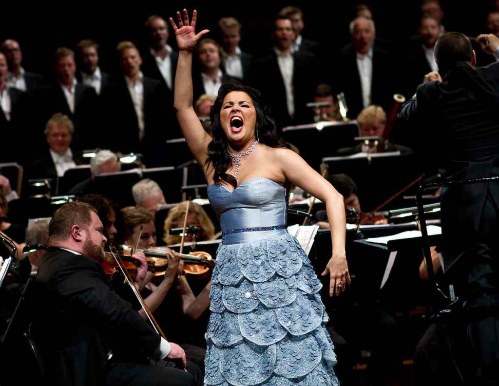 Anna Netrebko DRs Koncerthus - Wer nicht spurt, fliegt - Kriege und Konflikte, Kulturindustrie, Repression, Russland, Ukraine - Kultur