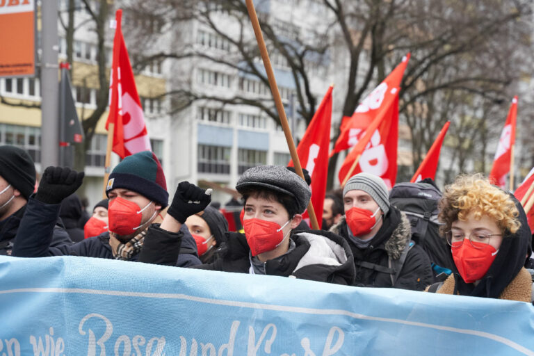 151501 interview - Nach Hause fahren und aktiv werden - Anti-Kriegs-Jugendkonferenz, Joscha Mecke, SDAJ - Politik