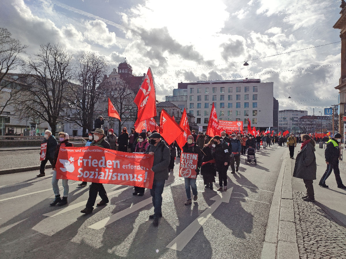 15 12 13 - Frieden geht nur mit Russland und China - UZ vom 15. April 2022 - UZ vom 15. April 2022