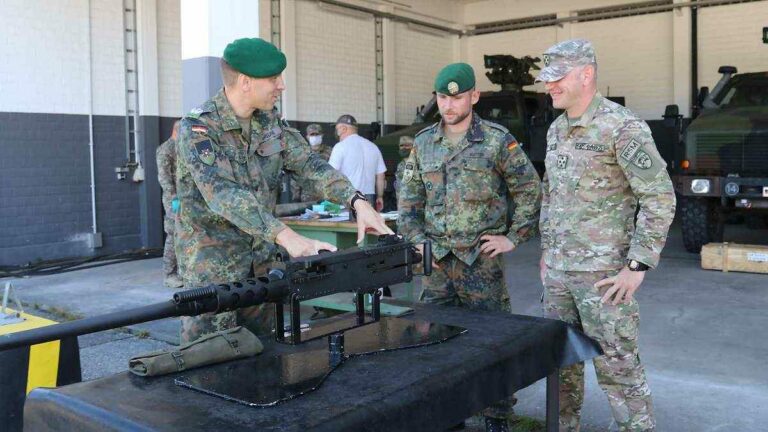 160402 eff - Frieden schaffen mit Europas Waffen? - Aufrüstung - Aufrüstung