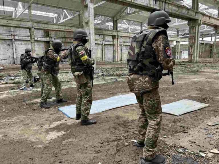 160601 Soeldner - Söldnerfiasko - Kriege und Konflikte, NATO, Russland, Ukraine - Politik