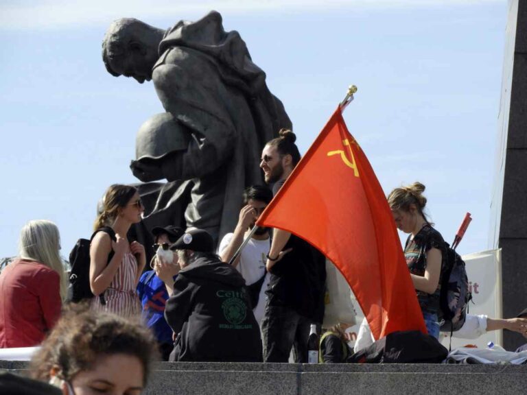 1609 mg 2475 - Flagge der Union der Sozialistischen Sowjetrepubliken - Antikommunismus - Antikommunismus