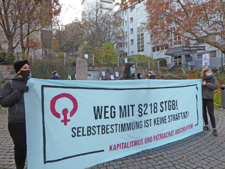 2105 S02 - Frauen kämpfen um Selbstbestimmung - Abtreibungsrecht - Wirtschaft & Soziales