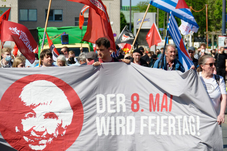 8 - 350 demonstrieren am Tag der Befreiung durch Dortmund - Blog - Blog