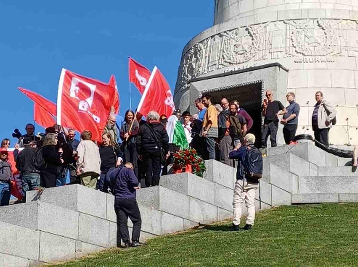 treptowerpark - DKP geht gegen Verbote am 8. und 9. Mai juristisch vor - 8. Mai 2023, 9. Mai 2023, Antirussische Propaganda, DKP Berlin, Fahnenverbot - Blog, Pressemitteilungen