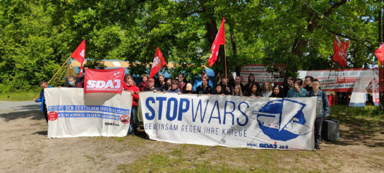 230802 Protest SDAJ - Aufrüstung bekommt Verfassungsrang - deutscher Imperialismus - deutscher Imperialismus